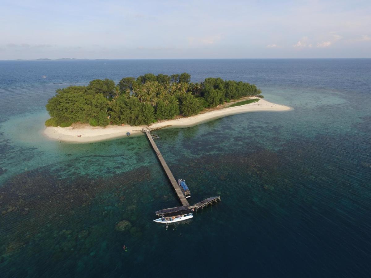 Ayu Hotel Karimunjawa Exterior photo